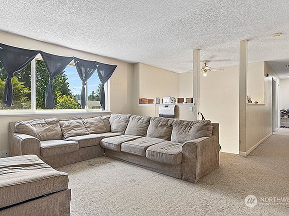 4th image of 6811 Helena Drive NE