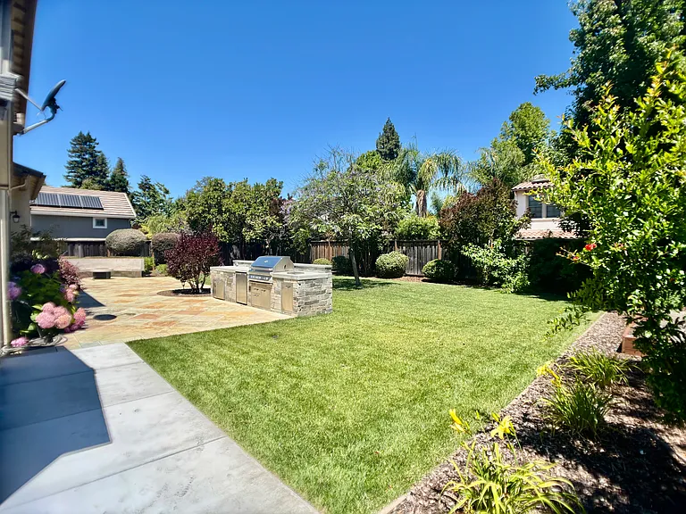 140 Levin Ave — Photo 33