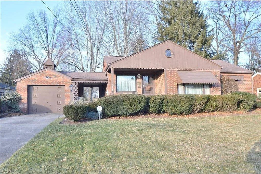 2784 Rexford Rd photo 1