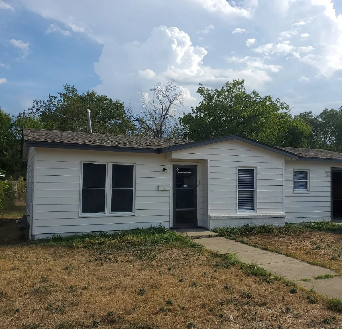 3 bed, 874 sqft, $1,590 — Photo 1
