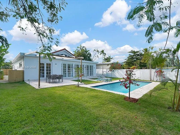 1365 Daytonia Rd — Photo 1