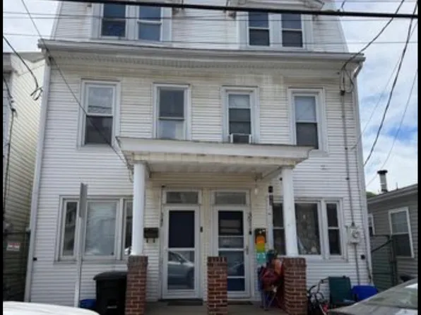 349 New Castle St #3, Minersville, PA 17954