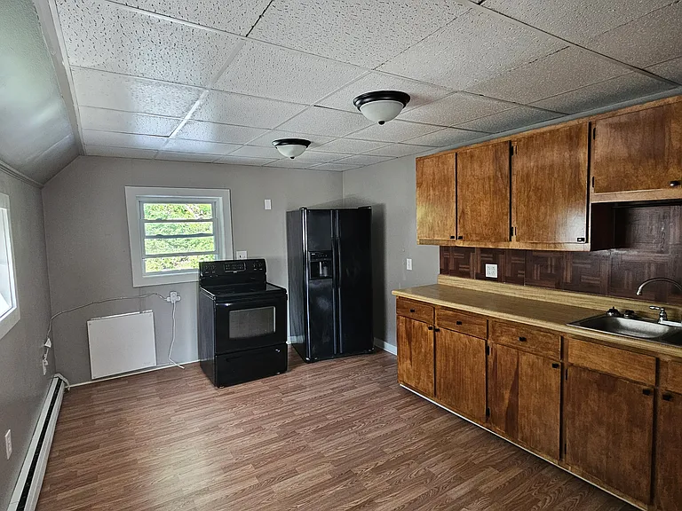 799 Railroad St #4 — Photo 9