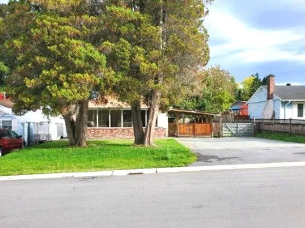11044 Oriole Dr, Surrey, BC V3R 5A6