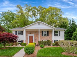 7716 Carrleigh Pkwy, Springfield, VA 22152