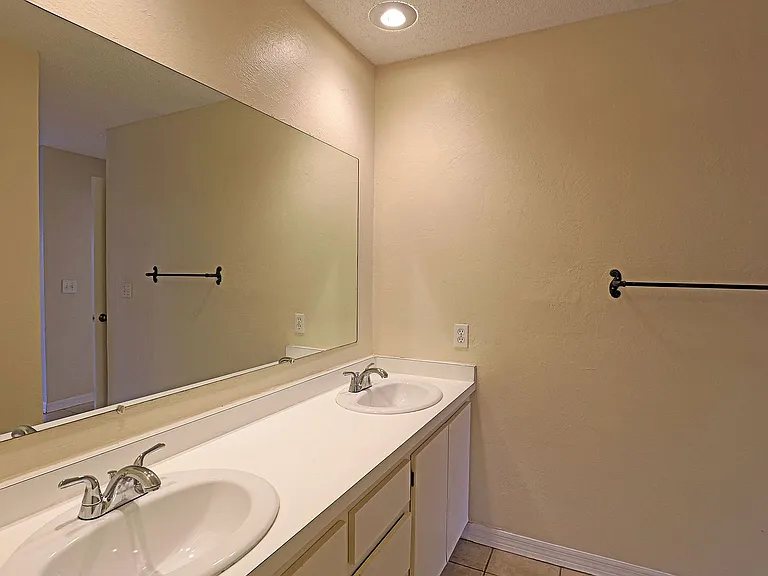1420 Park Shore Cir #3 — Photo 31