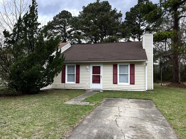 131 Twin Wood Dr, Havelock, NC 28532