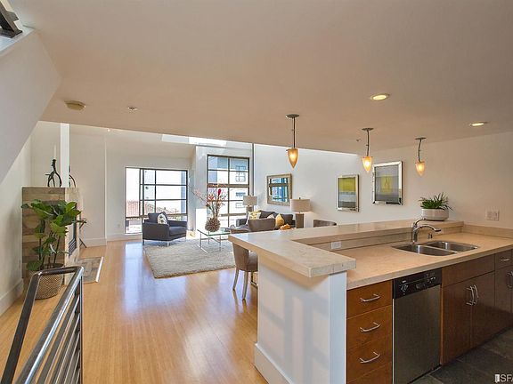 4th image of 700 Illinois St Unit 209