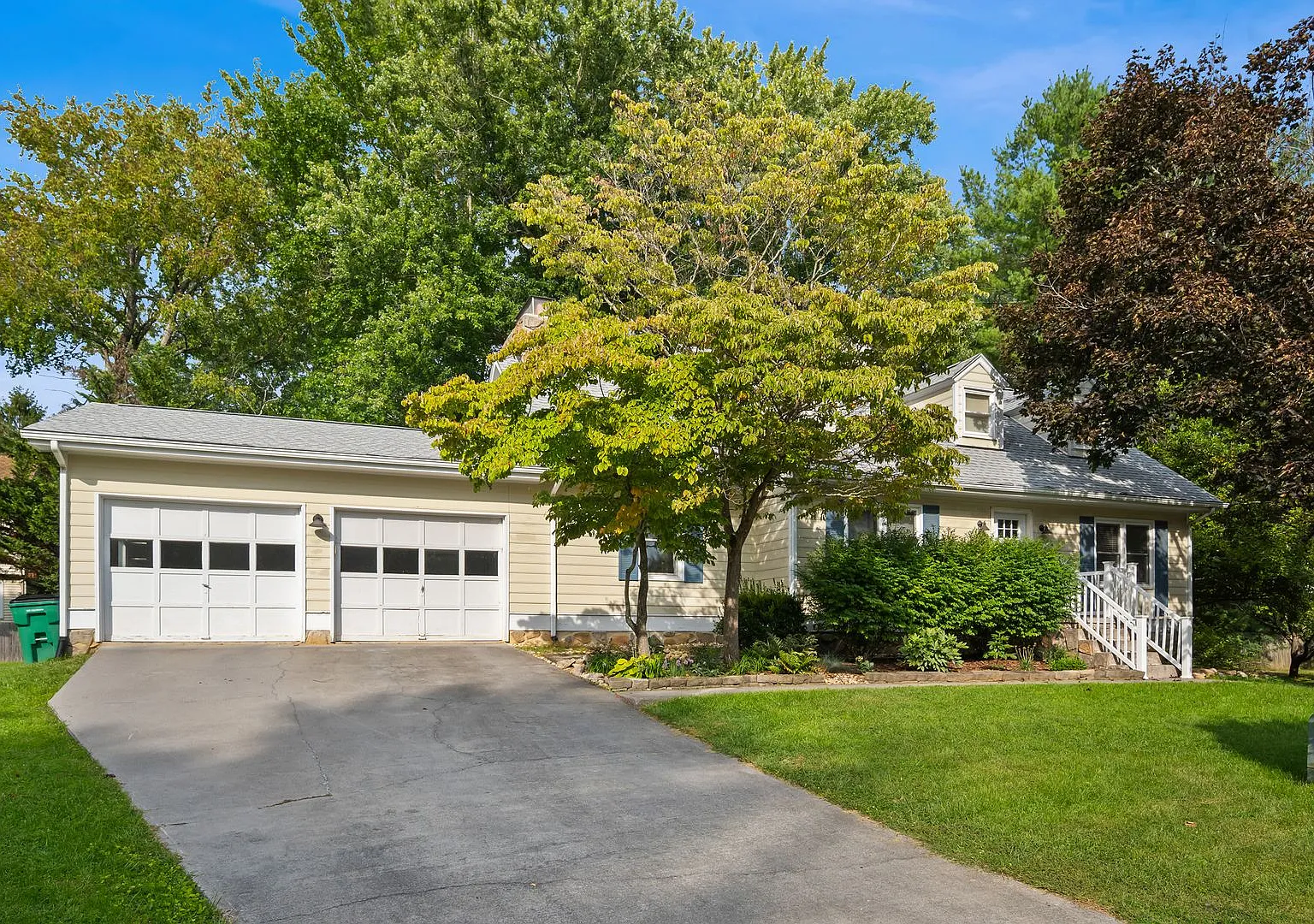 Spacious Four-Bedroom Home in Blacksburg — Photo 1