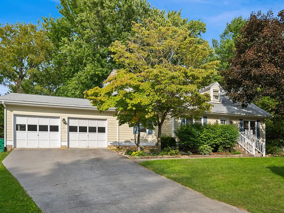 2000 Broken Oak Dr