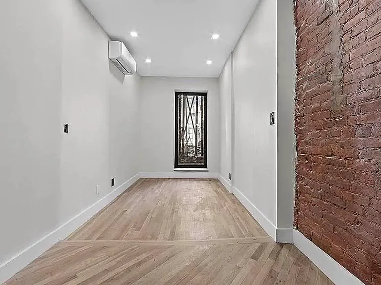 279 S 5th St #1F — Photo 11