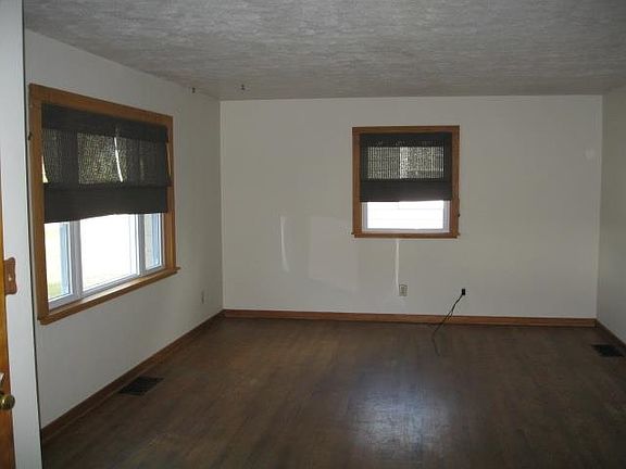 2nd image of 352 Garden Dr