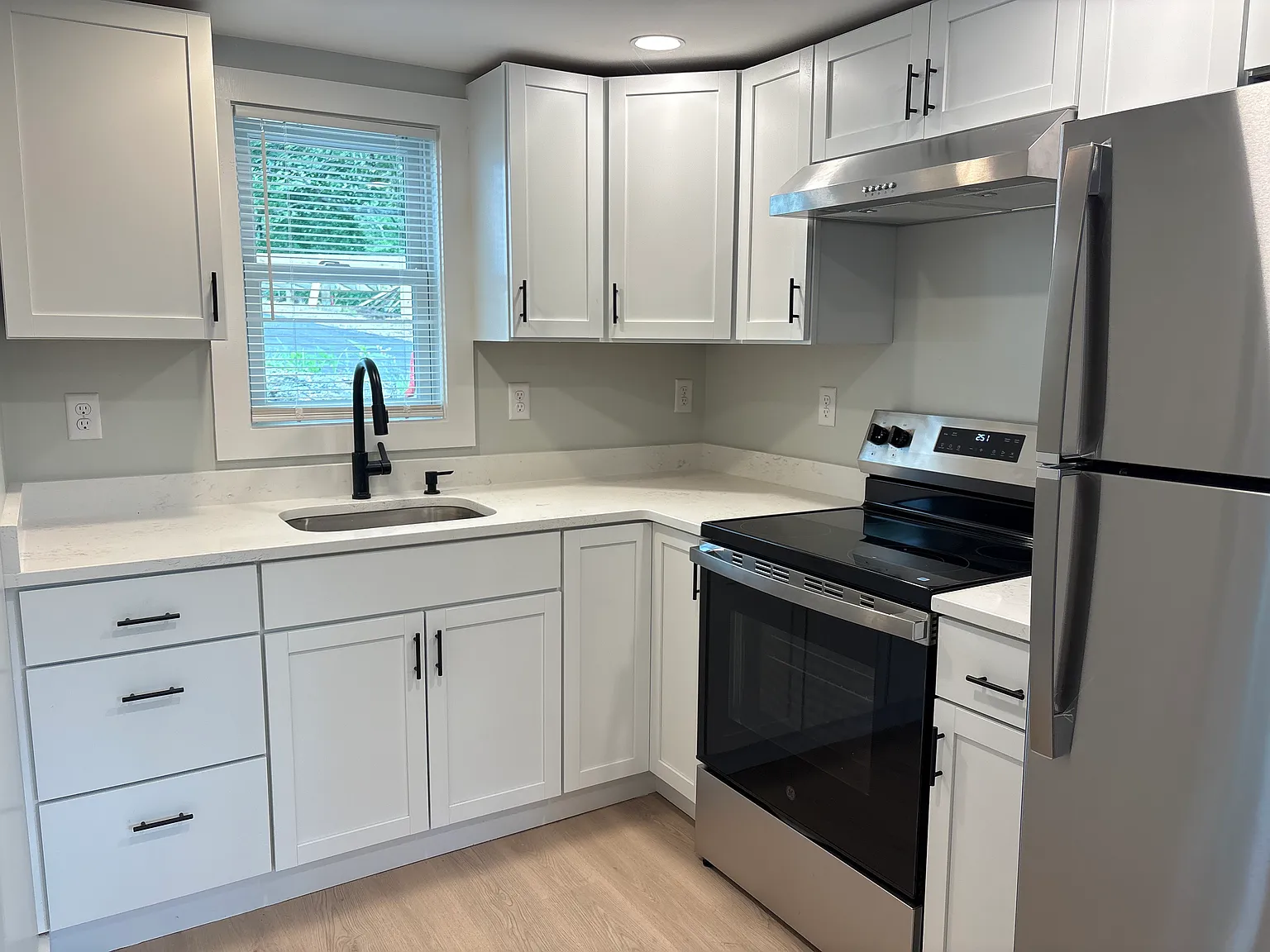 1 bed, 1.5 bath, 400 sqft, $2,200 — Photo 3