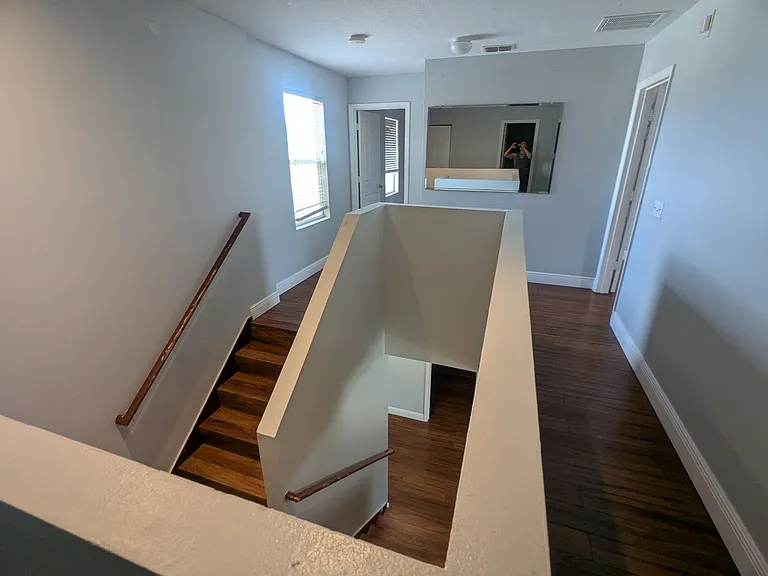 1628 Strathmore Cir — Photo 4