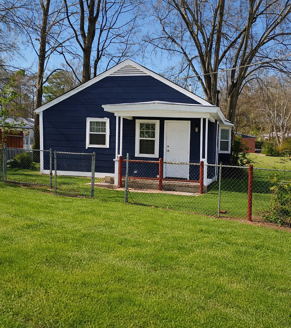 2 bed, 744 sqft, $990 — Photo 1