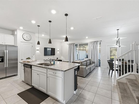 3rd image of 236 Jetty Way