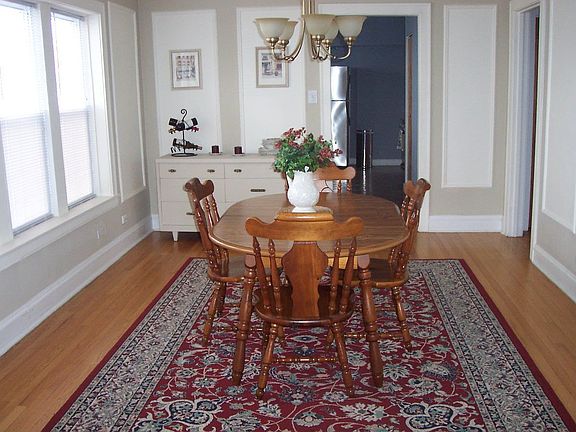 Dining rm with box panel decorative molding