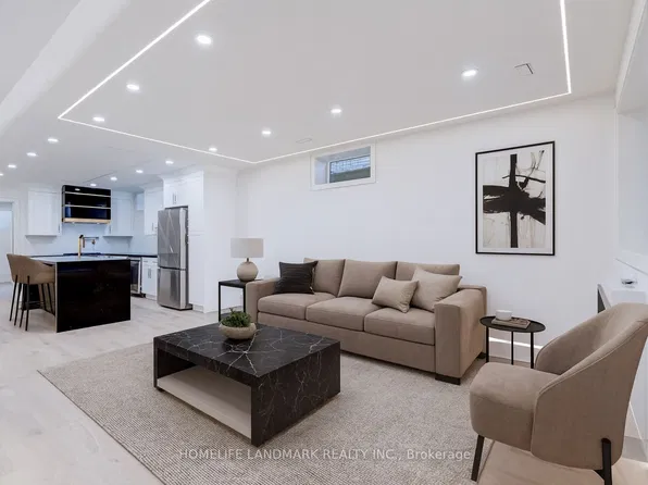 23 Coulson Ave #The, Toronto, ON M4V 1Y3