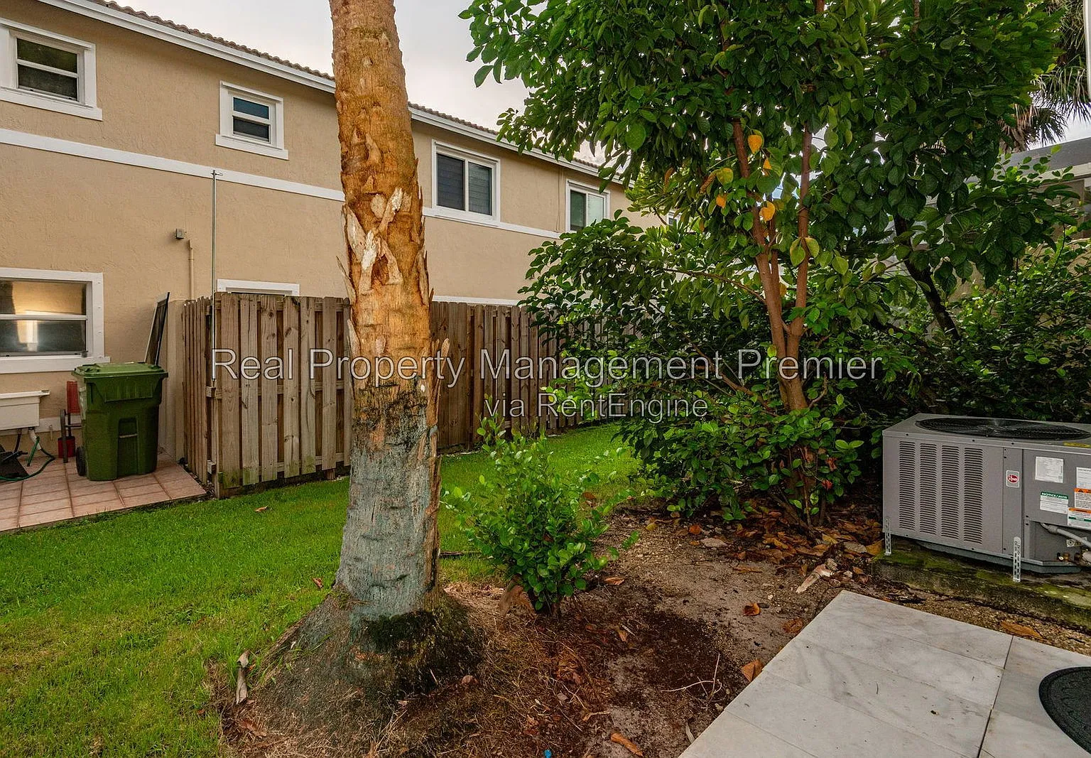 3 bed, 3.0 bath, 1368 sqft, $3,400 — Photo 2