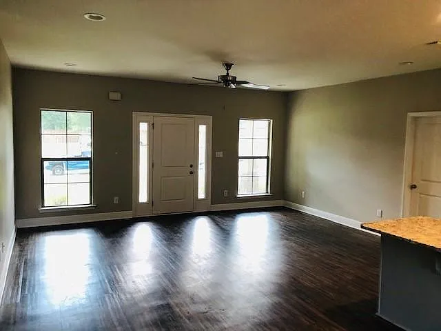 3 bed, 2.0 bath, 1500 sqft, $1,895 — Photo 4