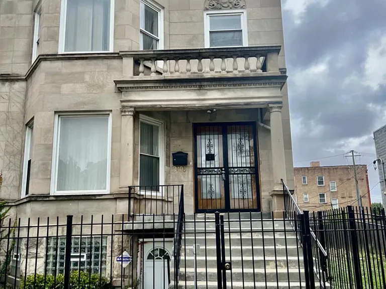W Monroe St — Photo 1
