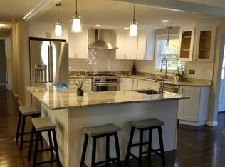 1 Saunders Rd, Lynnfield, MA 01940