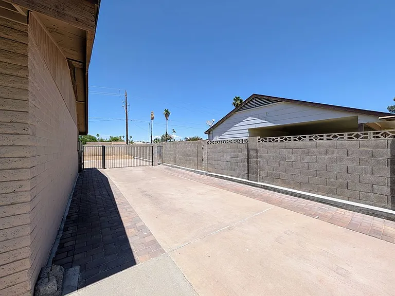 3848 W North Ln — Photo 31