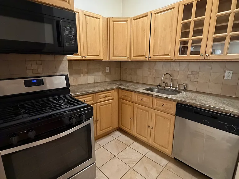 233 Barrow St #1A — Photo 2