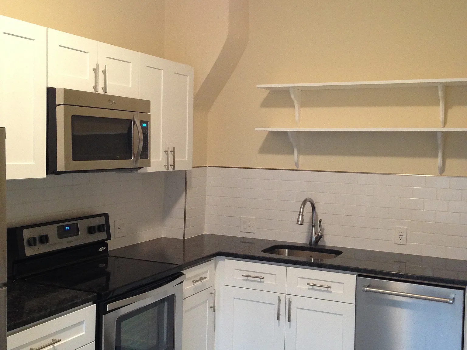 2 bed, 1000 sqft, $1,650 — Photo 1