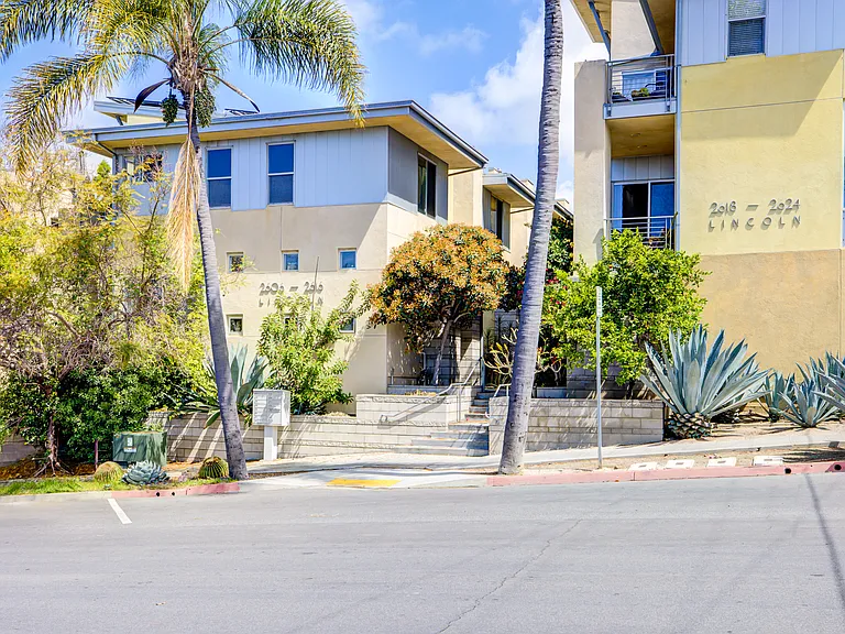 2608 Lincoln Ave — Photo 4