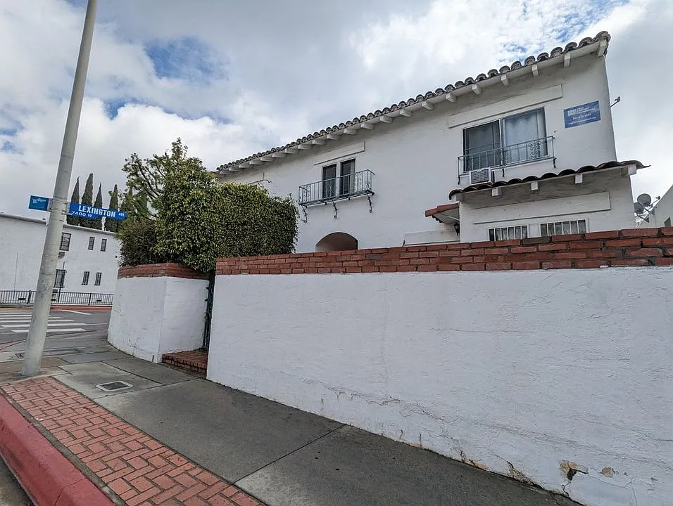 1200 N Gardner St — Photo 1