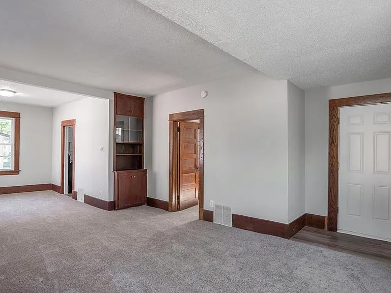 188 Wyoming St E — Photo 5