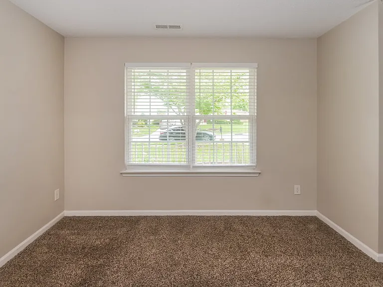 10606 Pickerel Ln — Photo 9