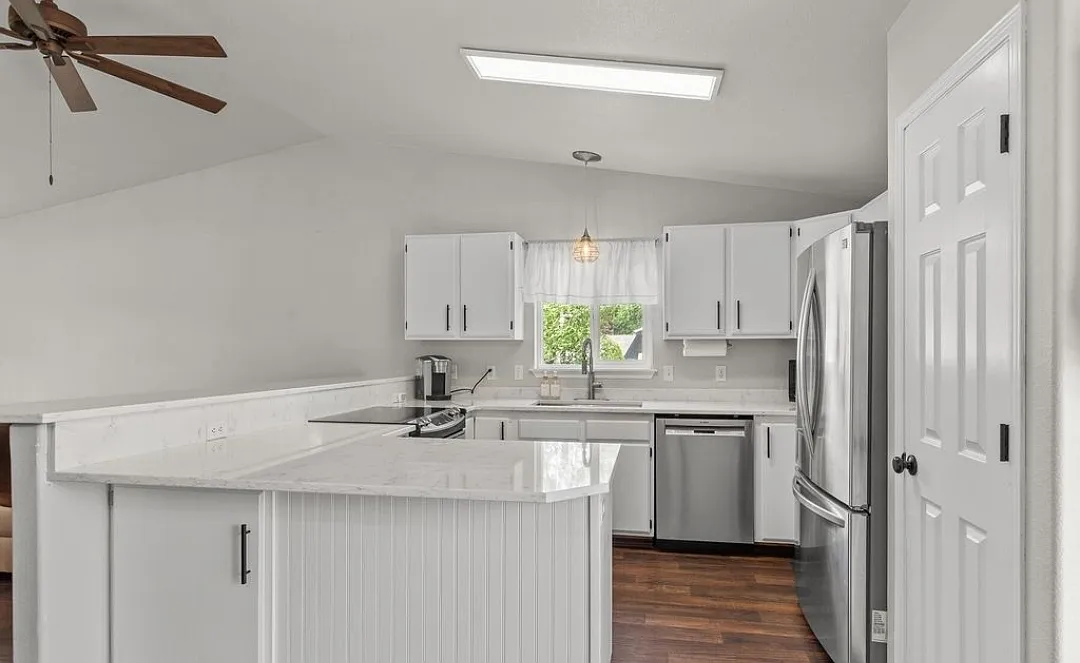 4 bed, 1926 sqft, $2,800 — Photo 4