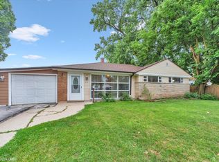 916 E Algonquin Rd, Des Plaines, IL 60016