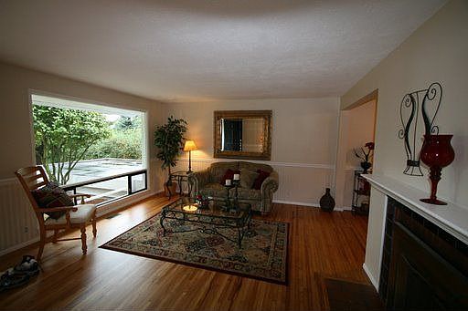 3rd image of 17057 8th Ave NE