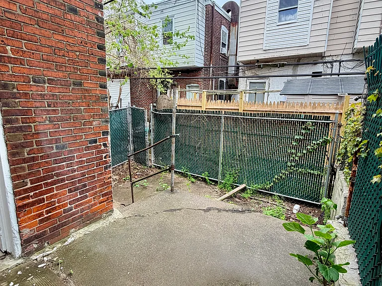 6525 Saybrook Ave — Photo 20