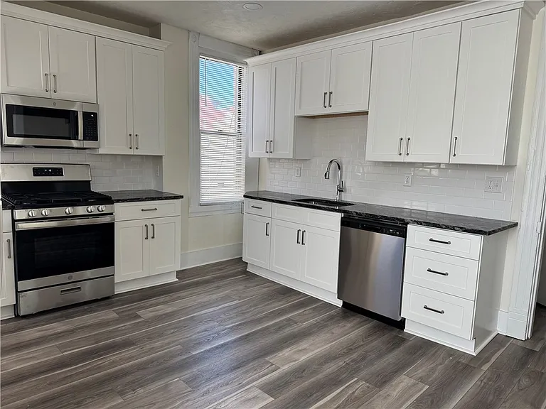 94 S 18th St #2 — Photo 9