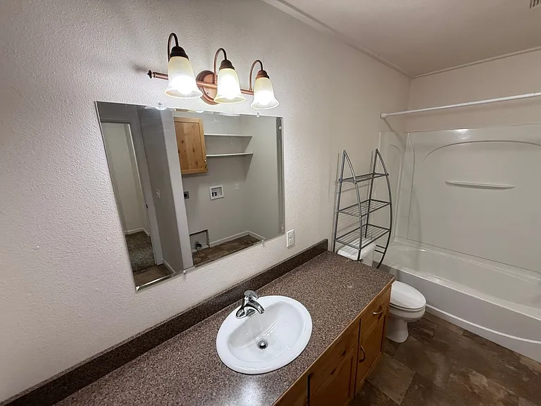 418 W Pershing — Photo 33