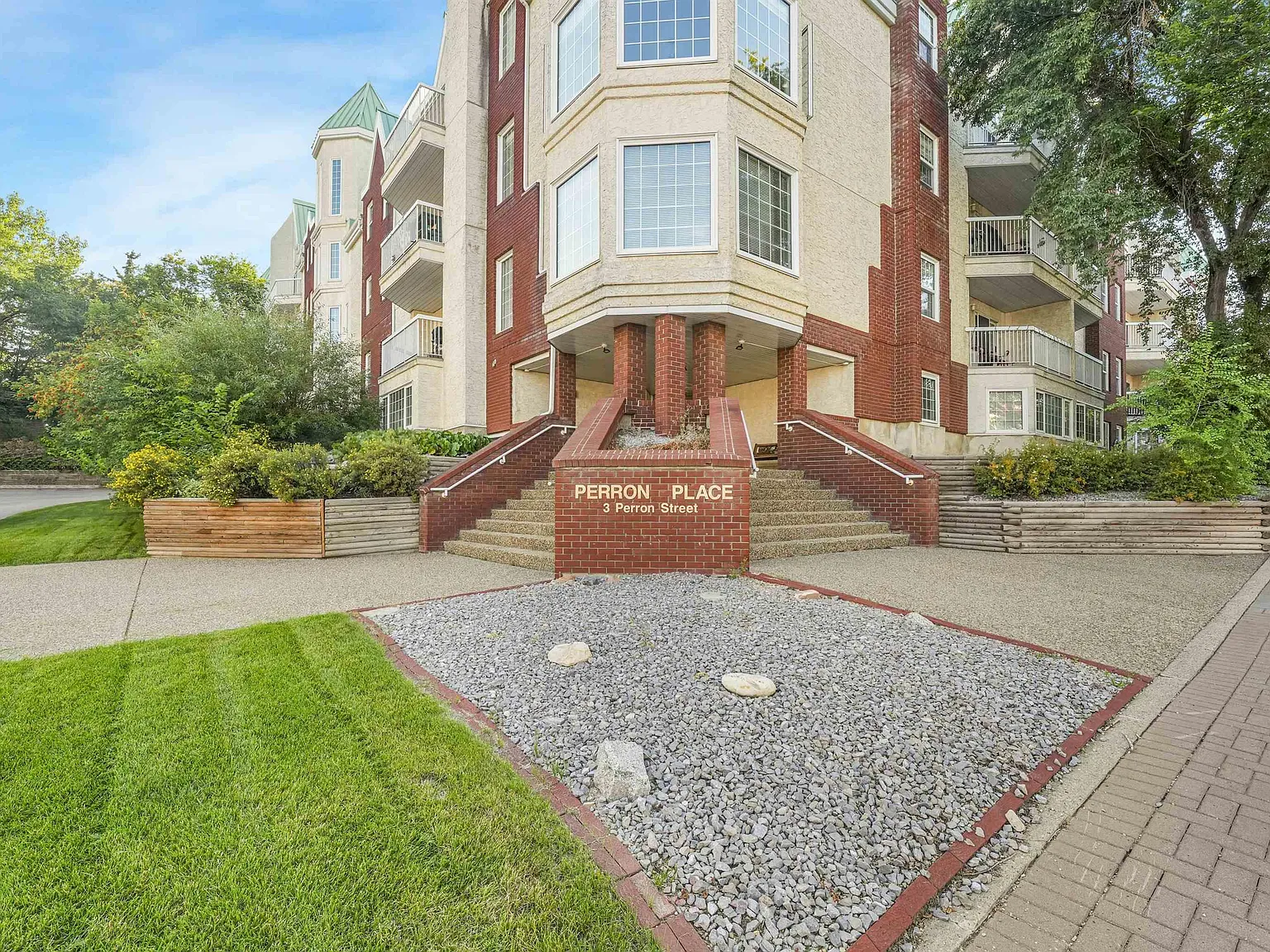 Perron Place — Photo 2
