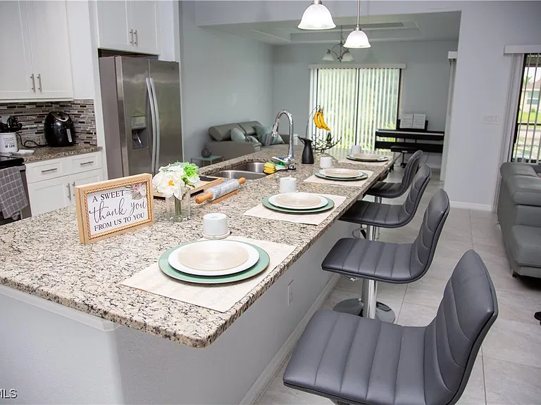 503 SW 11th Ct — Photo 3