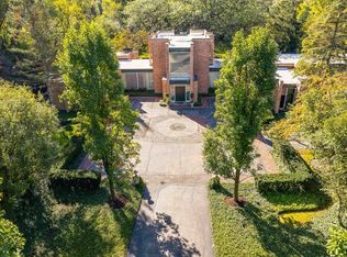 265 E Westleigh Rd, Lake Forest, IL 60045