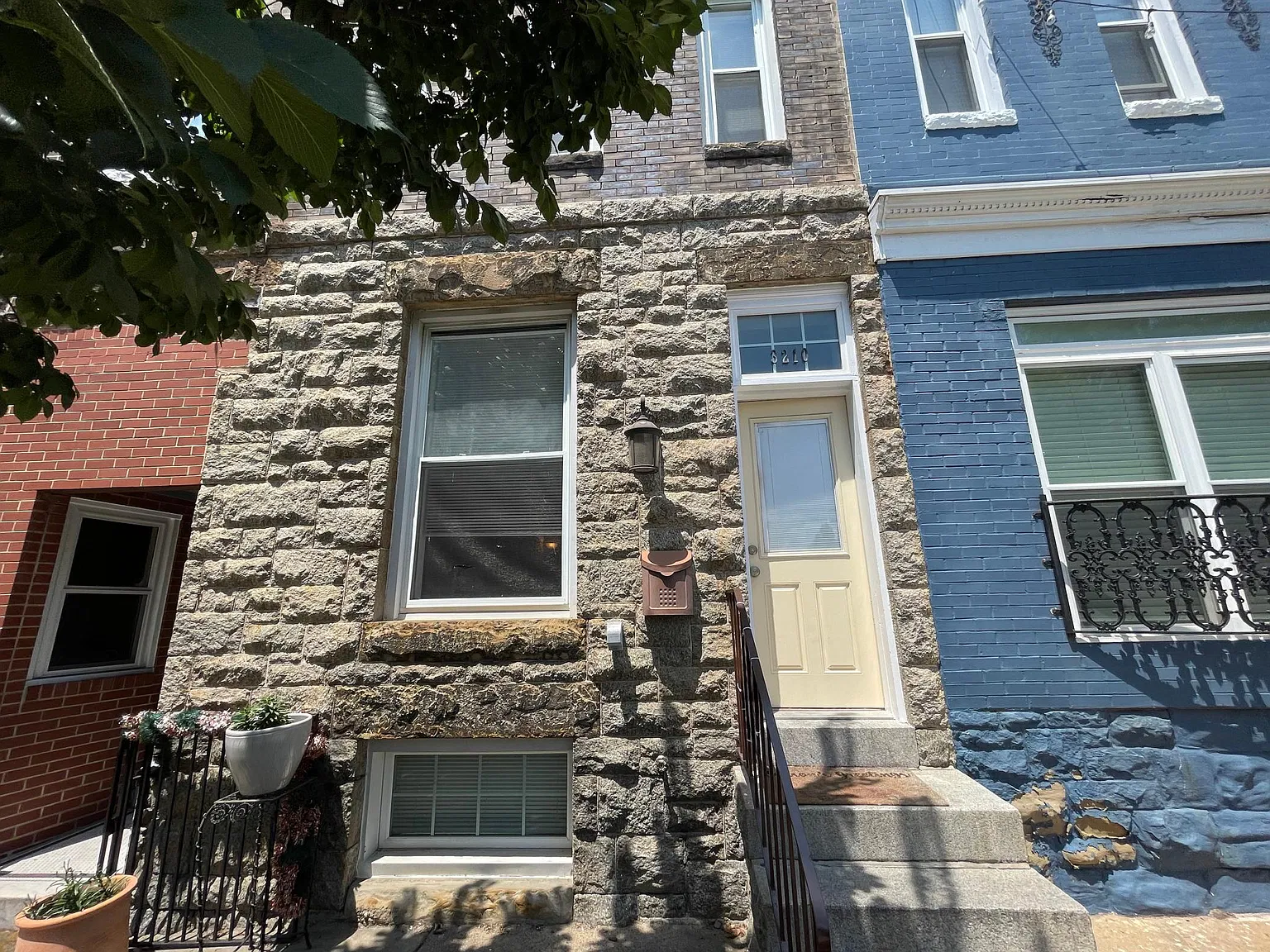 4 bed, 1500 sqft, $2,400 — Photo 1