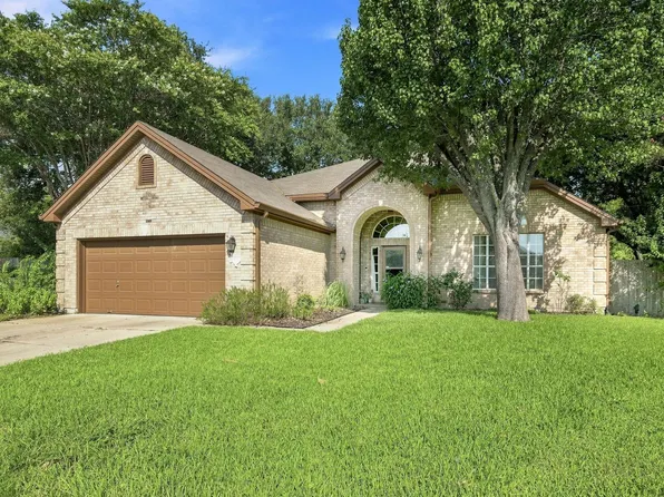 302 N Carriage Hills Dr, Georgetown, TX 78626