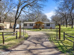 909 Fawn Dr, Granbury, TX 76049