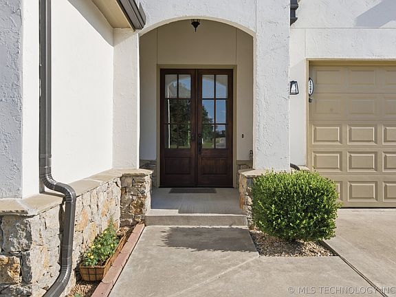 4th image of 1241 Southcliff Dr