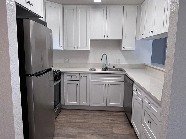 One Bedroom One Bath - $2,195/month - Prime West LA - Barrington and Pico — Photo 15