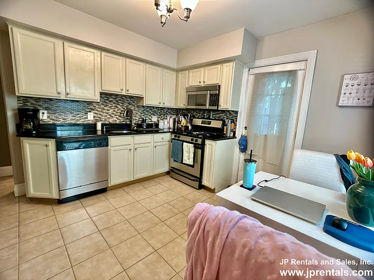 9 Barton St #1 — Photo 2