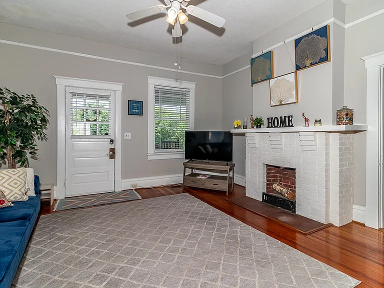 1117 Cobb St — Photo 6