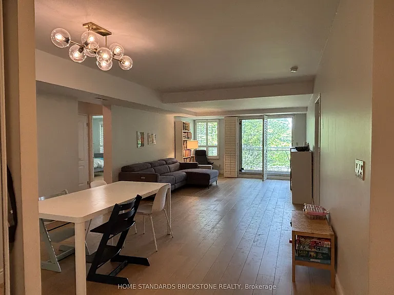 9 Greenbriar Rd #202 — Photo 2